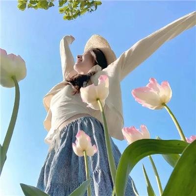 所以和金牌经纪人在一起了